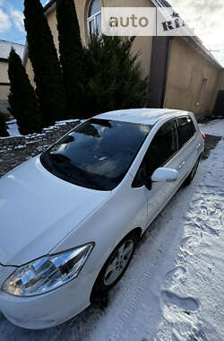 Хэтчбек Toyota Auris 2011 в 