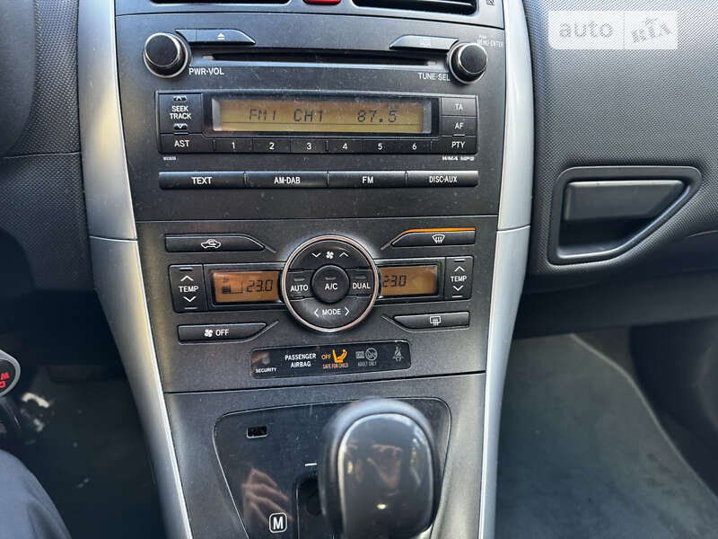 Хетчбек Toyota Auris 2011 в Хмельницькому