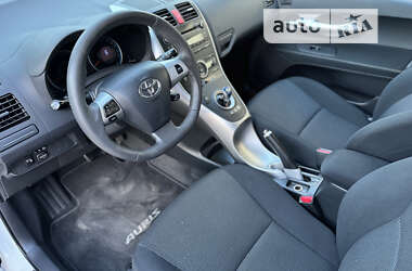 Хэтчбек Toyota Auris 2011 в Могилев-Подольске