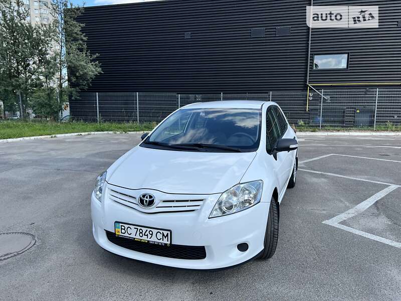 Хетчбек Toyota Auris 2011 в Львові