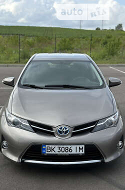 Хетчбек Toyota Auris 2014 в Рівному