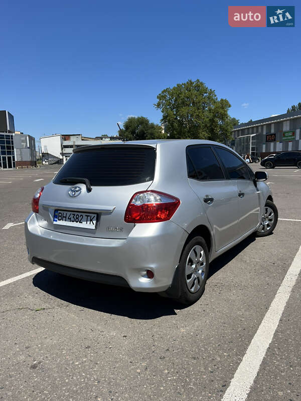 Хэтчбек Toyota Auris 2012 в Одессе