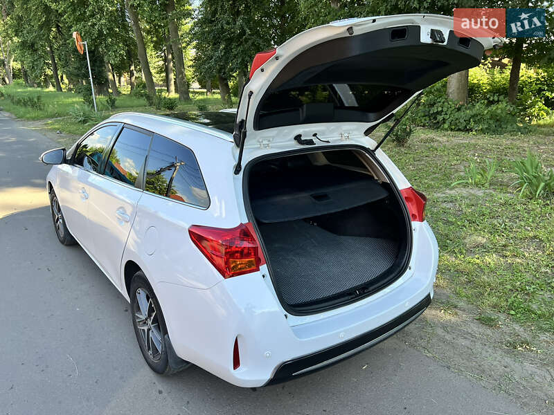 Универсал Toyota Auris 2014 в Виннице