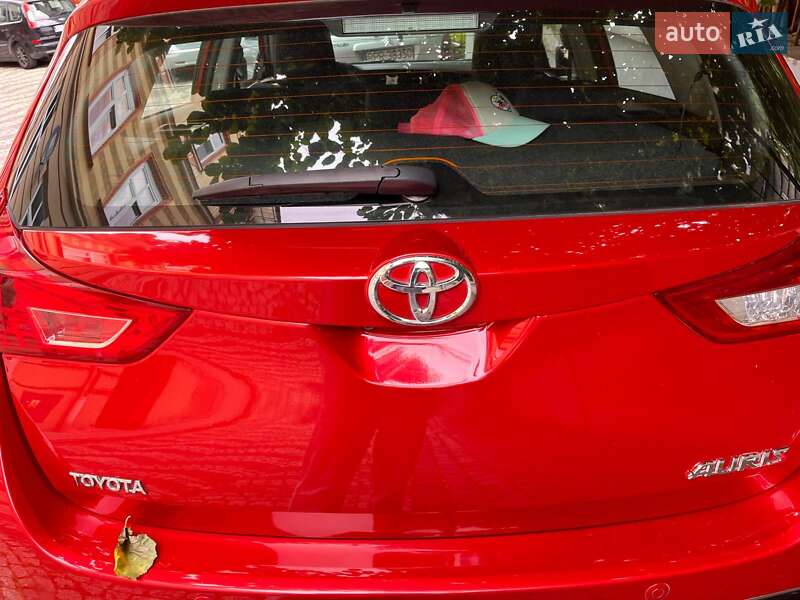 Хэтчбек Toyota Auris 2013 в Львове