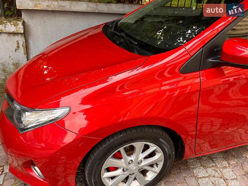 Хэтчбек Toyota Auris 2013 в Львове