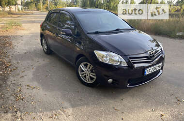 Хэтчбек Toyota Auris 2011 в Харькове