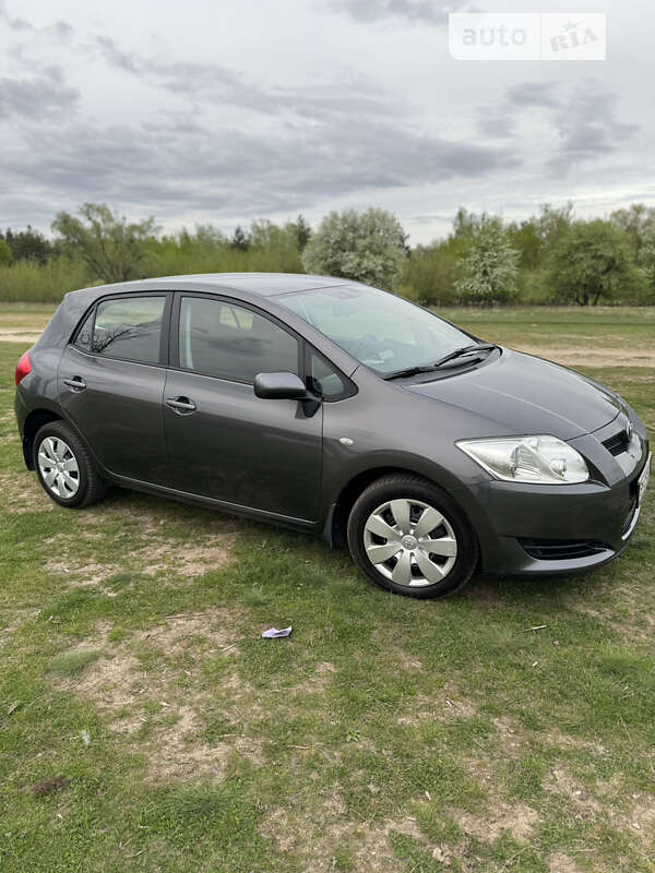 Хетчбек Toyota Auris 2008 в Сумах