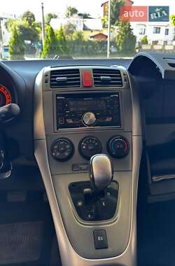 Хэтчбек Toyota Auris 2009 в 