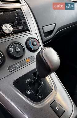 Хэтчбек Toyota Auris 2009 в 