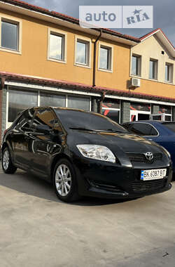 Хэтчбек Toyota Auris 2008 в Ровно