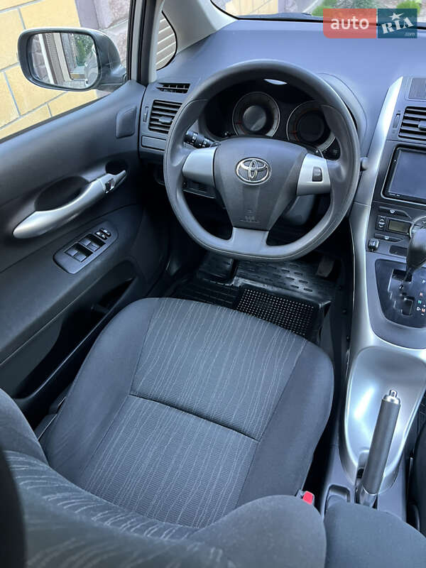 Хетчбек Toyota Auris 2011 в Одесі