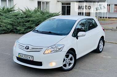 Хэтчбек Toyota Auris 2012 в Киеве