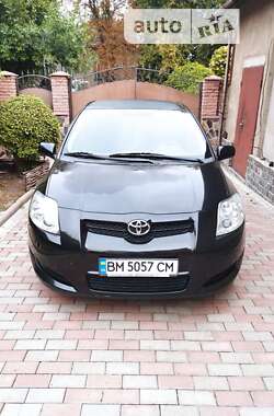 Хетчбек Toyota Auris 2008 в Ромнах