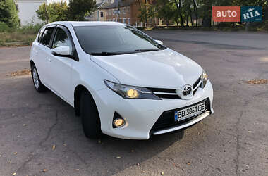 Хэтчбек Toyota Auris 2013 в Коростене