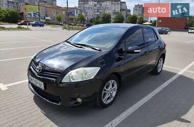 Хэтчбек Toyota Auris 2010 в Сумах