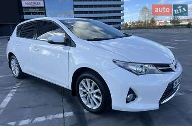 Хетчбек Toyota Auris 2014 в Києві