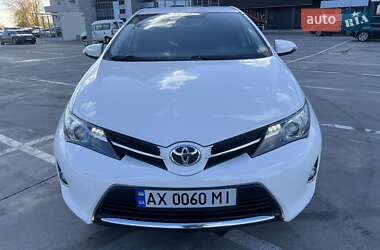 Хэтчбек Toyota Auris 2014 в Киеве