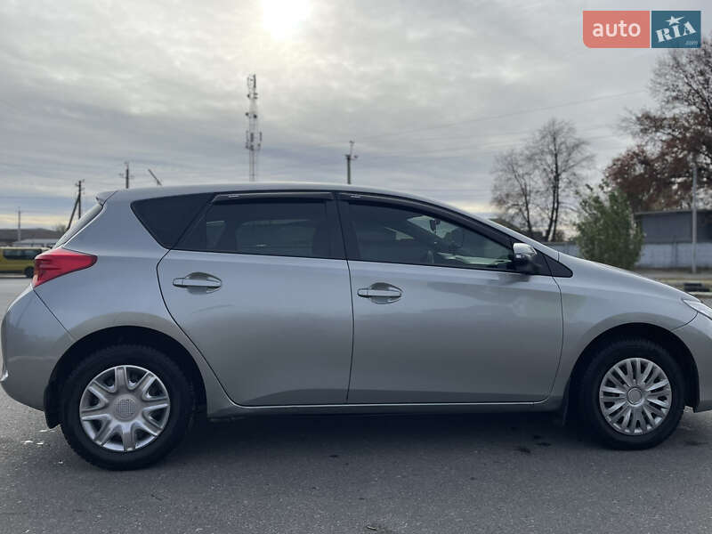 Хетчбек Toyota Auris 2013 в Гадячі