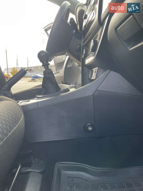 Хетчбек Toyota Auris 2013 в Гадячі