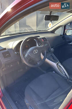 Хэтчбек Toyota Auris 2009 в 
