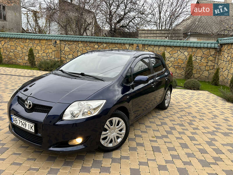 Хэтчбек Toyota Auris 2008 в Могилев-Подольске