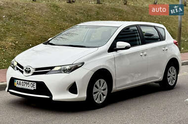 Хэтчбек Toyota Auris 2013 в Киеве