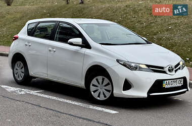 Хэтчбек Toyota Auris 2013 в Киеве