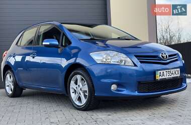 Хетчбек Toyota Auris 2011 в Стрию