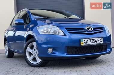 Хетчбек Toyota Auris 2011 в Стрию