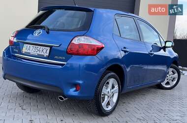 Хетчбек Toyota Auris 2011 в Стрию