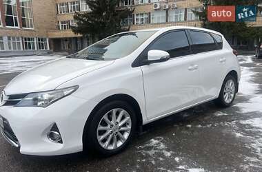 Хэтчбек Toyota Auris 2014 в Киеве