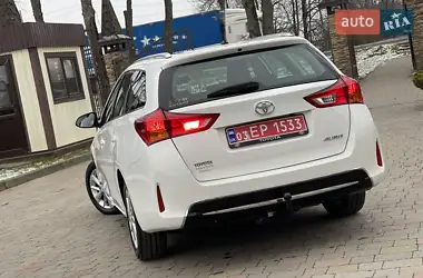 Toyota Auris 2015