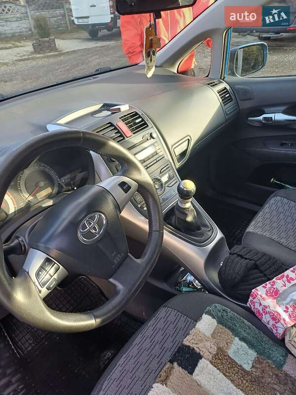 Хэтчбек Toyota Auris 2011 в Косове