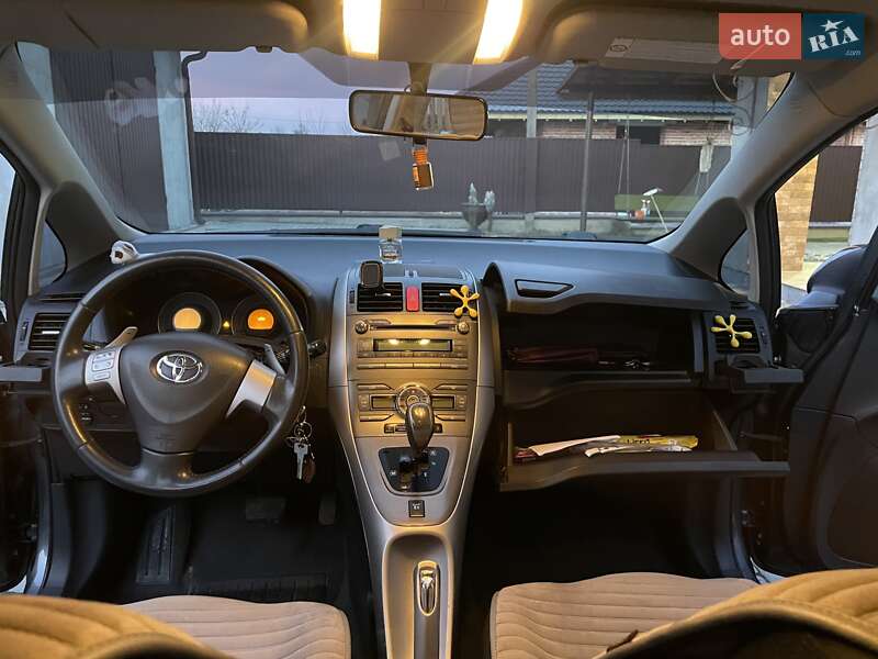 Хэтчбек Toyota Auris 2008 в Владимире