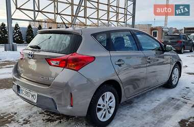 Хетчбек Toyota Auris 2013 в 