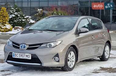 Хетчбек Toyota Auris 2013 в 