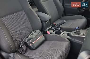 Хетчбек Toyota Auris 2013 в 
