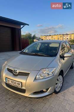 Хэтчбек Toyota Auris 2007 в Ровно