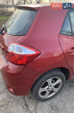 Хэтчбек Toyota Auris 2010 в 