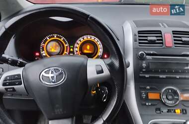 Хетчбек Toyota Auris 2010 в Літині