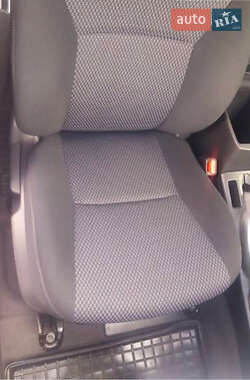 Хэтчбек Toyota Auris 2011 в 