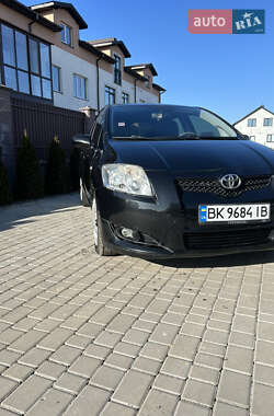 Хэтчбек Toyota Auris 2008 в Ровно