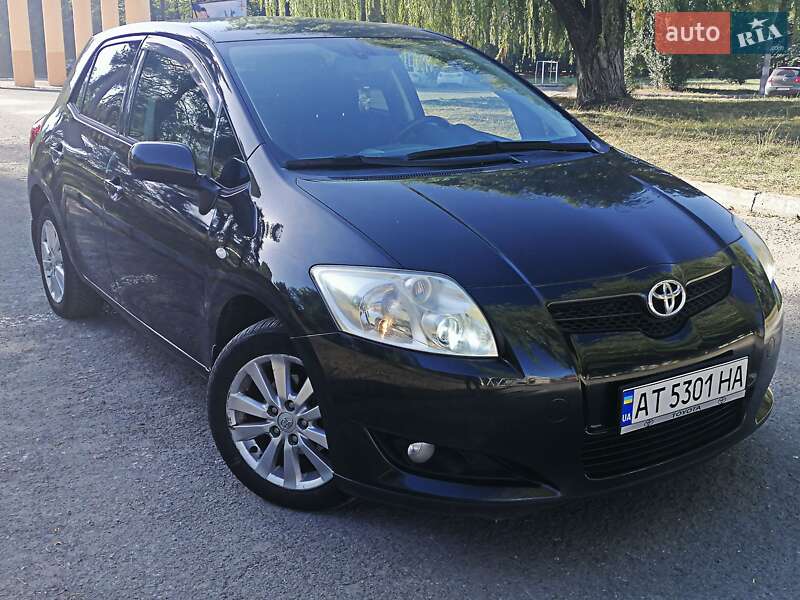 Хэтчбек Toyota Auris 2008 в 