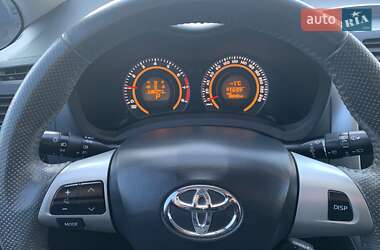 Хэтчбек Toyota Auris 2011 в Киеве