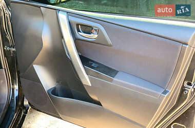 Хэтчбек Toyota Auris 2014 в Виннице
