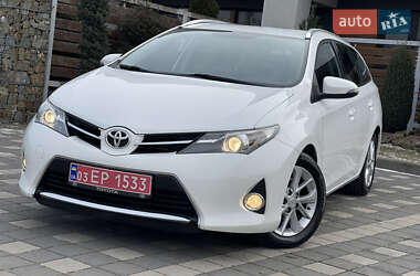 Toyota Auris 2015