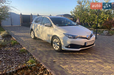 Хэтчбек Toyota Auris 2016 в 