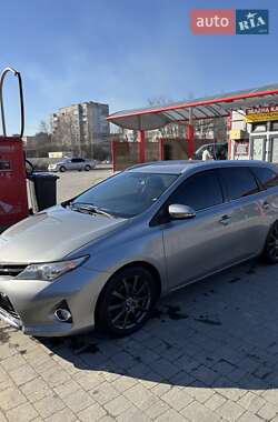 Універсал Toyota Auris 2014 в Новояворівську