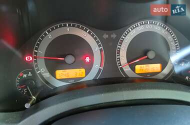 Хэтчбек Toyota Auris 2011 в 