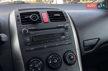 Хэтчбек Toyota Auris 2008 в 